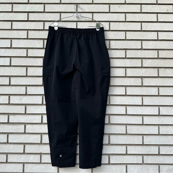 Sweaty Betty Black Trekker Hiking Pants L Utility Pockets Zipper Hem Athleisure - Picture 9 of 10